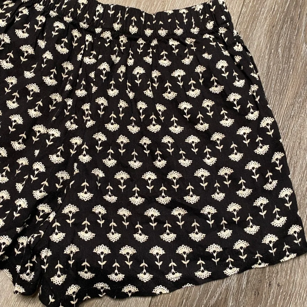 Old Navy Girl Shorts NWT Size Small 6-7 Years